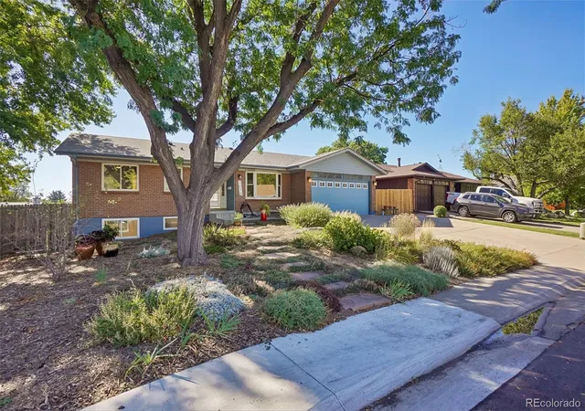 Photo 2 of Single family home for sale at 1576 S Wright Ct, Lakewood, CO 80228 | MLS# 1835897 | Listing updated on 2026-09-29