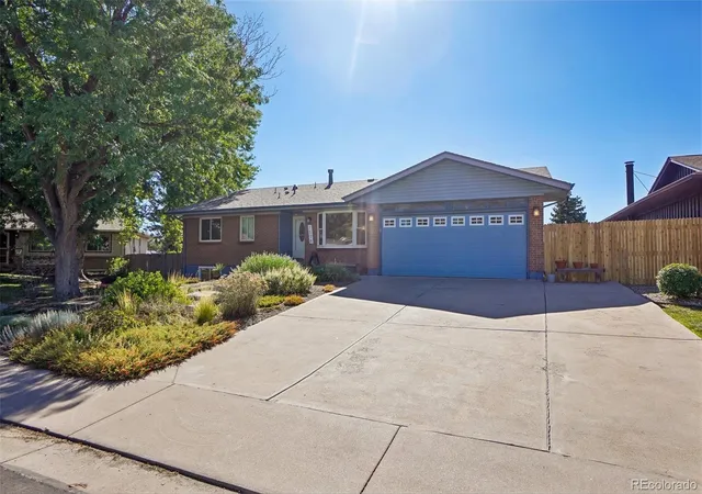Photo 3 of Single family home for sale at 1576 S Wright Ct, Lakewood, CO 80228 | MLS# 1835897 | Listing updated on 2026-09-29