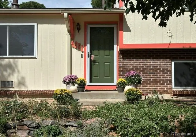 Photo 3 of Single family home for sale at 4851 S Quintero Cir, Aurora, CO 80015 | MLS# 8237469 | Listing updated on 2026-10-06