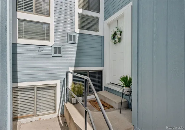 Townhouse for sale at 7107 S Bryant St, Littleton, CO 80120 | MLS# 1928030