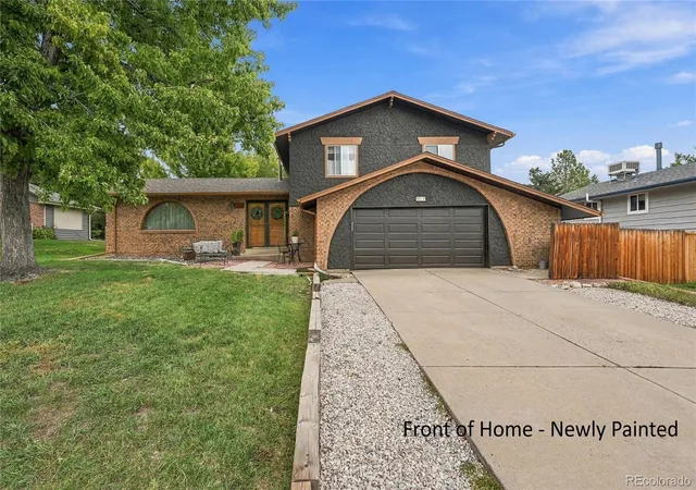 Photo 2 of Single family home for sale at 5319 W Roxbury Pl, Littleton, CO 80128 | MLS# 9832567 | Listing updated on 2026-10-28