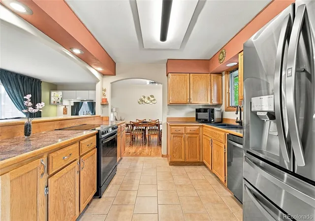Photo 3 of Single family home for sale at 5319 W Roxbury Pl, Littleton, CO 80128 | MLS# 9832567 | Listing updated on 2026-10-05