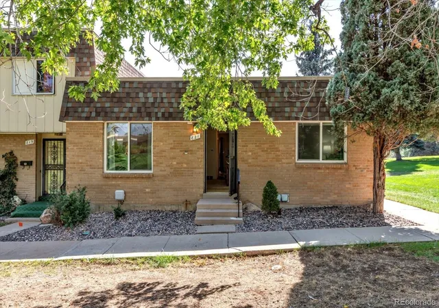 Townhouse for sale at 821 S Youngfield Ct, Lakewood, CO 80228 | MLS# 9995787