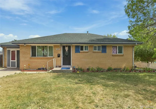 Photo 2 of Single family home for sale at 540 Uvalda St, Aurora, CO 80011 | MLS# 1613334 | Listing updated on 2026-09-23