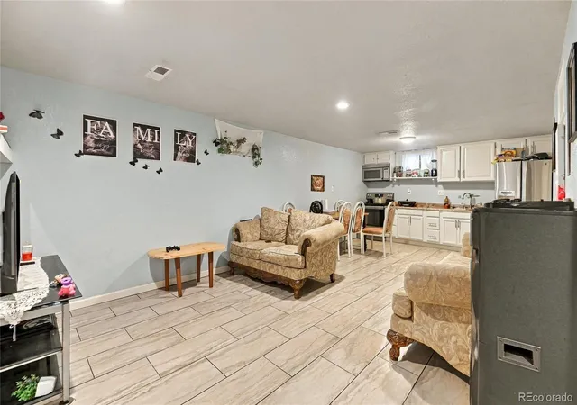 Photo 3 of Single family home for sale at 540 Uvalda St, Aurora, CO 80011 | MLS# 1613334 | Listing updated on 2026-09-23