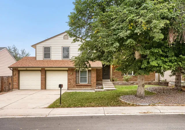 Photo 2 of Single family home for sale at 1472 S Laredo Way, Aurora, CO 80017 | MLS# 9718768 | Listing updated on 2026-10-07