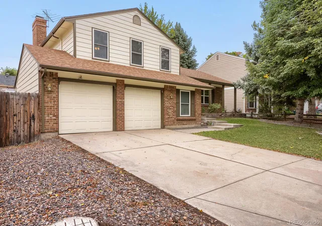 Photo 3 of Single family home for sale at 1472 S Laredo Way, Aurora, CO 80017 | MLS# 9718768 | Listing updated on 2026-10-07