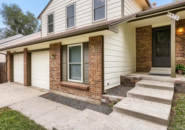 Photo 4 of Single family home for sale at 1472 S Laredo Way, Aurora, CO 80017 | MLS# 9718768 | Listing updated on 2026-10-07