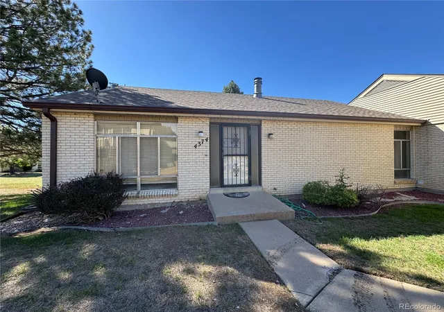 Townhouse for sale at 4374 W Pondview Dr, Littleton, CO 80123 | MLS# 2673162
