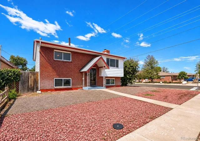 Photo 1 of Single family home for sale at 831 Mckinley Ave, Fort Lupton, CO 80621 | MLS# 9006592 | Listing updated on 2026-10-06