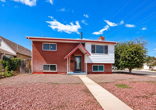 Photo 2 of Single family home for sale at 831 Mckinley Ave, Fort Lupton, CO 80621 | MLS# 9006592 | Listing updated on 2026-10-06
