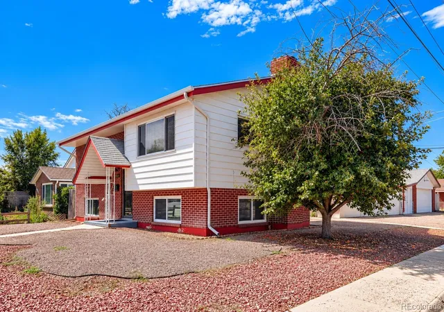 Photo 3 of Single family home for sale at 831 Mckinley Ave, Fort Lupton, CO 80621 | MLS# 9006592 | Listing updated on 2026-10-06