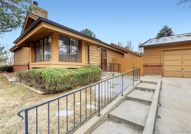 Photo 2 of Townhouse for sale at 204 S Eagle Cir, Aurora, CO 80012 | MLS# 4608081 | Listing updated on 2026-09-29