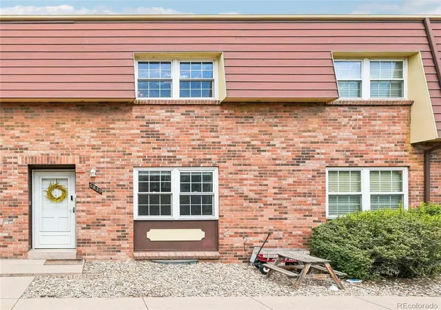 Townhouse for sale at 5835 S Lowell Blvd, Littleton, CO 80123 | MLS# 6460097