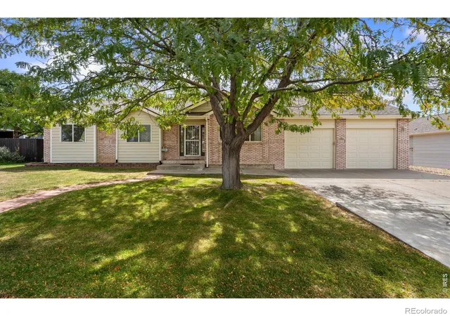 Photo 1 of Single family home for sale at 910 N 7th Place, Johnstown, CO 80534 | MLS# IR1068711 | Listing updated on 2026-10-04