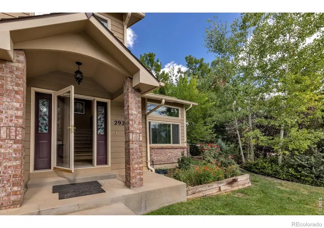 Photo 2 of Single family home for sale at 2924 Lake Park Way, Longmont, CO 80503 | MLS# IR1068719 | Listing updated on 2026-09-22