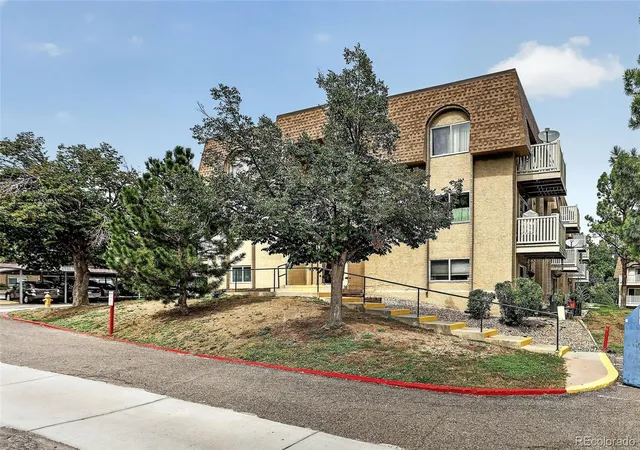 Listing Photo 2 - Condo for sale in building located at 7455 E Quincy Ave, Denver, CO 80237 - Unit #308