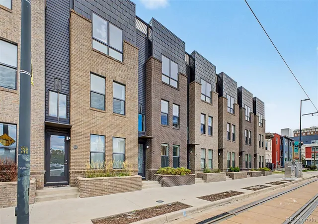 Photo 3 of Townhouse for sale at 2440 Welton St, Denver, CO 80205 | MLS# 6785621 | Listing updated on 2026-09-28