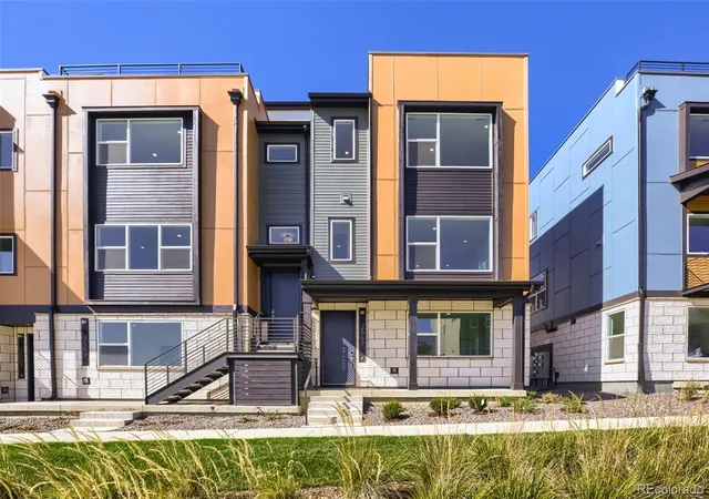Townhouse for sale at 2563 Trail Ln, Louisville, CO 80027 | MLS# 7044324