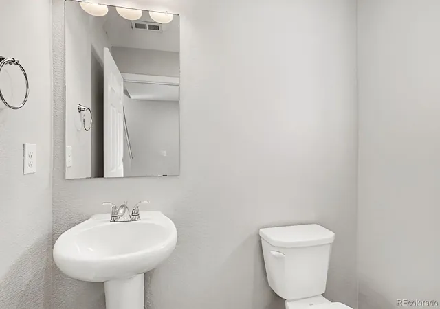 Photo 4 of Single family home for sale at 10887 Ursula St, Commerce City, CO 80022 | MLS# 4783049 | Listing updated on 2026-09-29