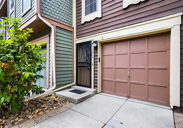 Townhouse for sale at 12041 E Ford Cir, Aurora, CO 80012 | MLS# 3386697