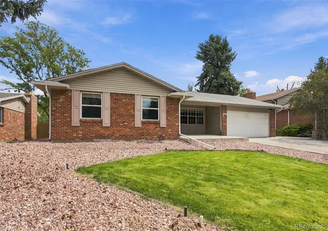 Single family home for sale at 416 S Uvalda Cir, Aurora, CO 80012 | MLS# 4871675