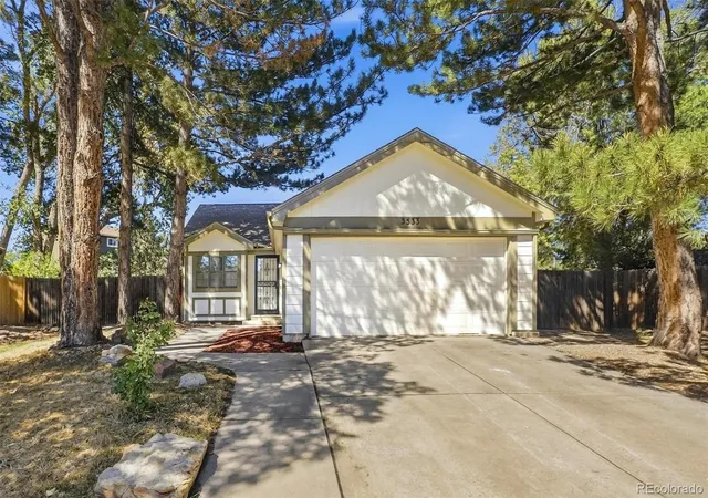Photo 2 of Single family home for sale at 3533 S Richfield Cir, Aurora, CO 80013 | MLS# 3387672 | Listing updated on 2026-09-16