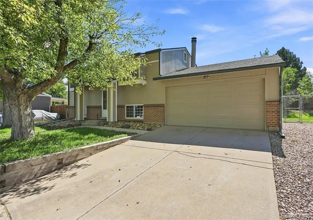 Photo 3 of Single family home for sale at 4836 S Nucla Way, Aurora, CO 80015 | MLS# 2185135 | Listing updated on 2026-10-08