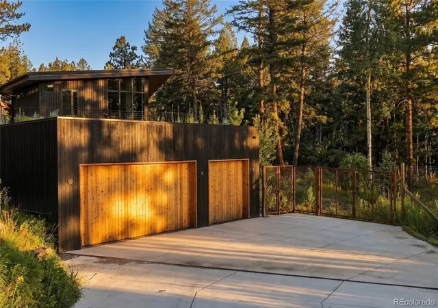 Photo 3 of Single family home for sale at 6639 Kiem Rd, Evergreen, CO 80439 | MLS# 7634553 | Listing updated on 2026-10-09