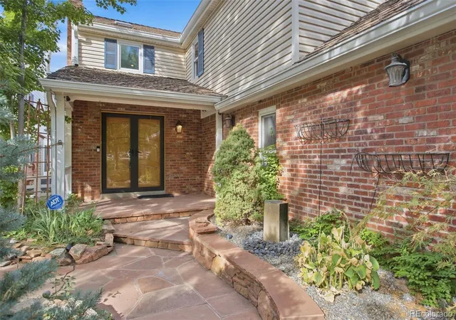 Photo 2 of Single family home for sale at 7039 S Locust Pl, Centennial, CO 80112 | MLS# 5147063 | Listing updated on 2026-10-02
