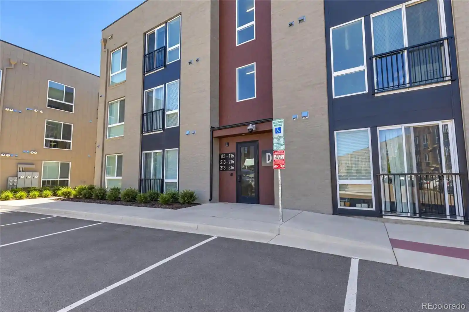 Listing Photo 2 - Condo for sale in 8475 E 36Th Ave located at 8475 E 36Th Ave, Denver, CO 80238 - Unit #314