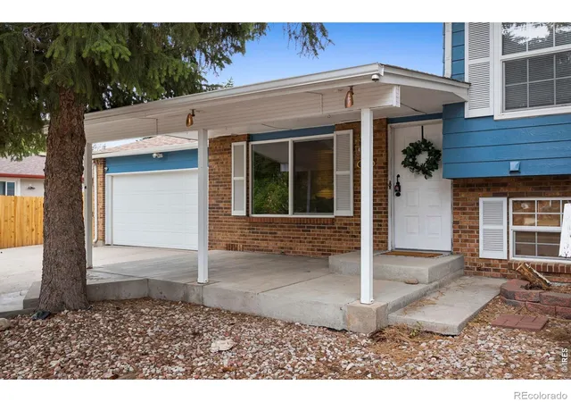 Photo 4 of Single family home for sale at 400 Edgewood Dr, Loveland, CO 80538 | MLS# IR1068803 | Listing updated on 2026-09-27