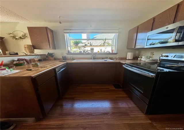 Photo 3 of Single family home for sale at 2896 S Sedalia Ct, Aurora, CO 80013 | MLS# 8294451 | Listing updated on 2026-09-29