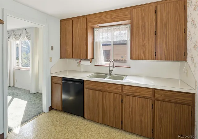 Photo 4 of Sale Pending at 1041 Florence St, Aurora, CO 80010 | MLS# 7149733 | Listing updated on 2026-10-05