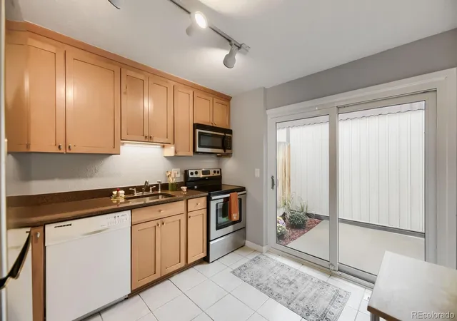 Photo 3 of Townhouse for sale at 1862 S Hoyt St, Lakewood, CO 80232 | MLS# 9686600 | Listing updated on 2026-09-19