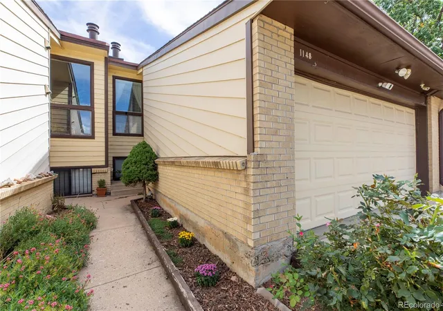 Photo 2 of Townhouse for sale at 1148 S Newland Pl, Lakewood, CO 80232 | MLS# 9937668 | Listing updated on 2026-09-24