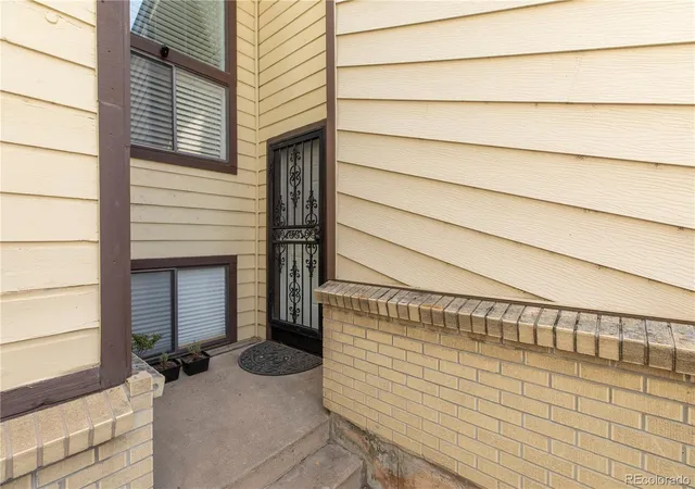 Photo 3 of Townhouse for sale at 1148 S Newland Pl, Lakewood, CO 80232 | MLS# 9937668 | Listing updated on 2026-09-24