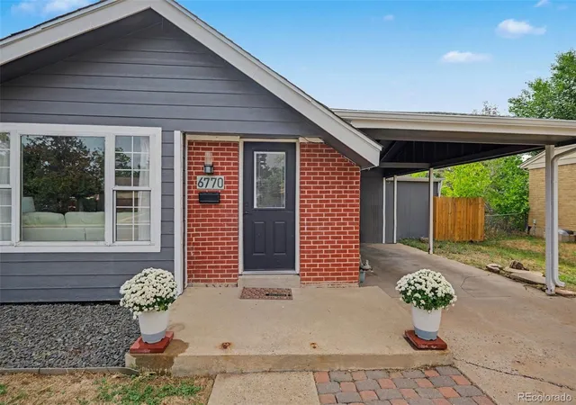 Photo 2 of Single family home for sale at 6770 S Clermont St, Centennial, CO 80122 | MLS# 5795133 | Listing updated on 2026-09-23