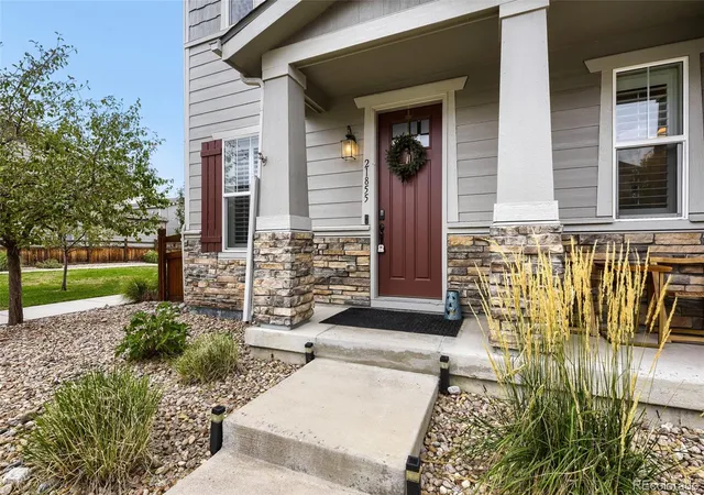 Townhouse for sale at 21855 E Radcliff Cir, Aurora, CO 80015 | MLS# 7083351
