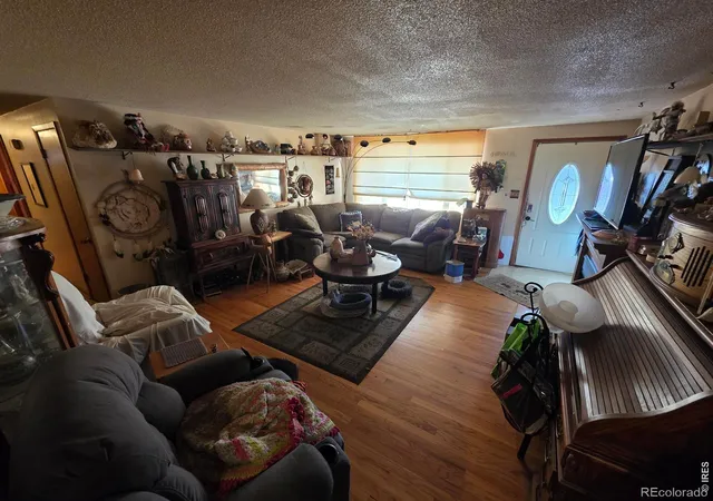 Photo 4 of Single family home for sale at 12 Huntington Ct, Longmont, CO 80503 | MLS# IR1068888 | Listing updated on 2026-10-21