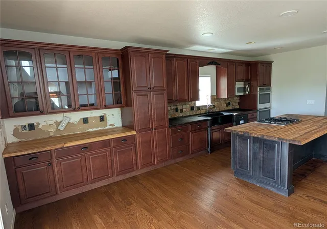 Photo 4 of Single family home for sale at 4590 Pleasant Valley Cir, Elizabeth, CO 80107 | MLS# 3370337 | Listing updated on 2026-09-18