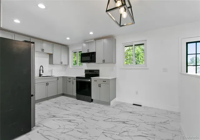 Photo 3 of Single family home for sale at 1624 S Yukon Ct, Lakewood, CO 80232 | MLS# 5982112 | Listing updated on 2026-09-19
