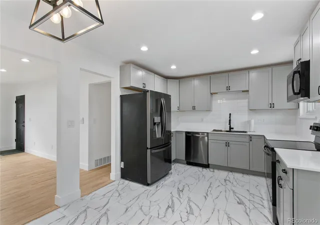 Photo 4 of Single family home for sale at 1624 S Yukon Ct, Lakewood, CO 80232 | MLS# 5982112 | Listing updated on 2026-09-19