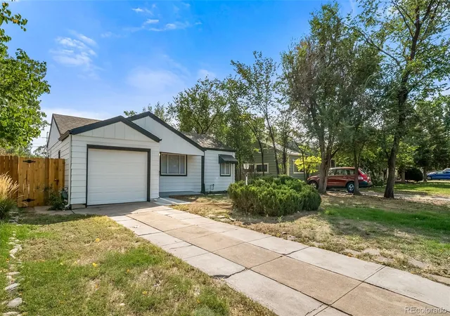 Photo 2 of Single family home for sale at 1350 Ironton St, Aurora, CO 80010 | MLS# 2586797 | Listing updated on 2026-10-07