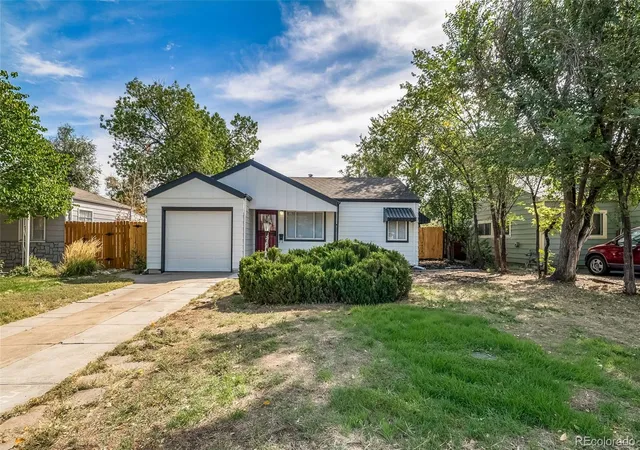 Photo 3 of Single family home for sale at 1350 Ironton St, Aurora, CO 80010 | MLS# 2586797 | Listing updated on 2026-10-07