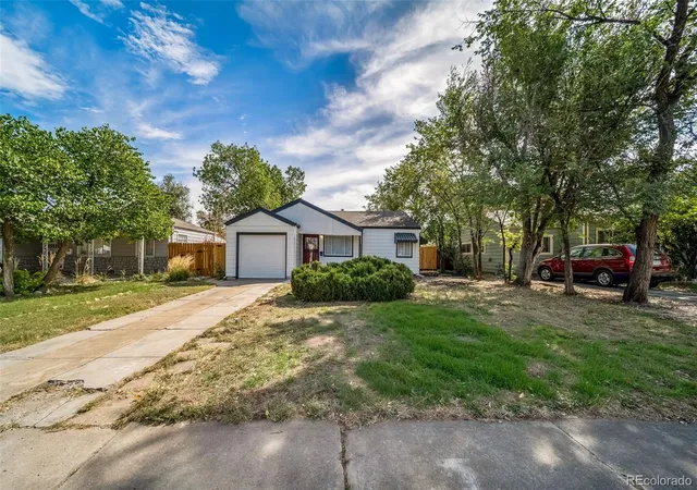 Photo 3 of Single family home for sale at 1350 Ironton St, Aurora, CO 80010 | MLS# 2586797 | Listing updated on 2026-10-07