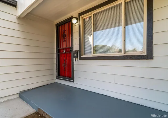 Photo 4 of Single family home for sale at 1350 Ironton St, Aurora, CO 80010 | MLS# 2586797 | Listing updated on 2026-10-07