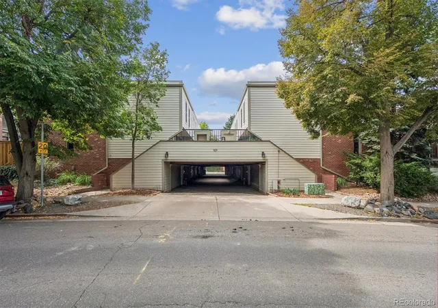 Photo 2 of Townhouse for sale at 929 N Washington St #5, Denver, CO 80203 | MLS# 7043586 | Listing updated on 2026-10-22