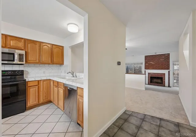 Photo 3 of Townhouse for sale at 929 N Washington St #5, Denver, CO 80203 | MLS# 7043586 | Listing updated on 2026-10-22