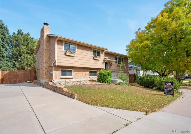 Photo 1 of Single family home for sale at 8673 W Swarthmore Pl, Littleton, CO 80123 | MLS# 2578235 | Listing updated on 2026-10-28